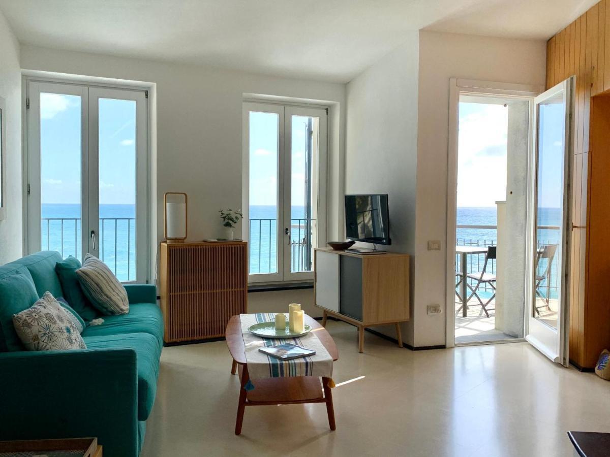 Il Ciasso Romantic Seafront Escape ヴェルナッツァ エクステリア 写真